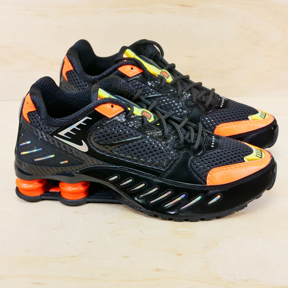 shox enigma sp sneaker in black & hyper crimson